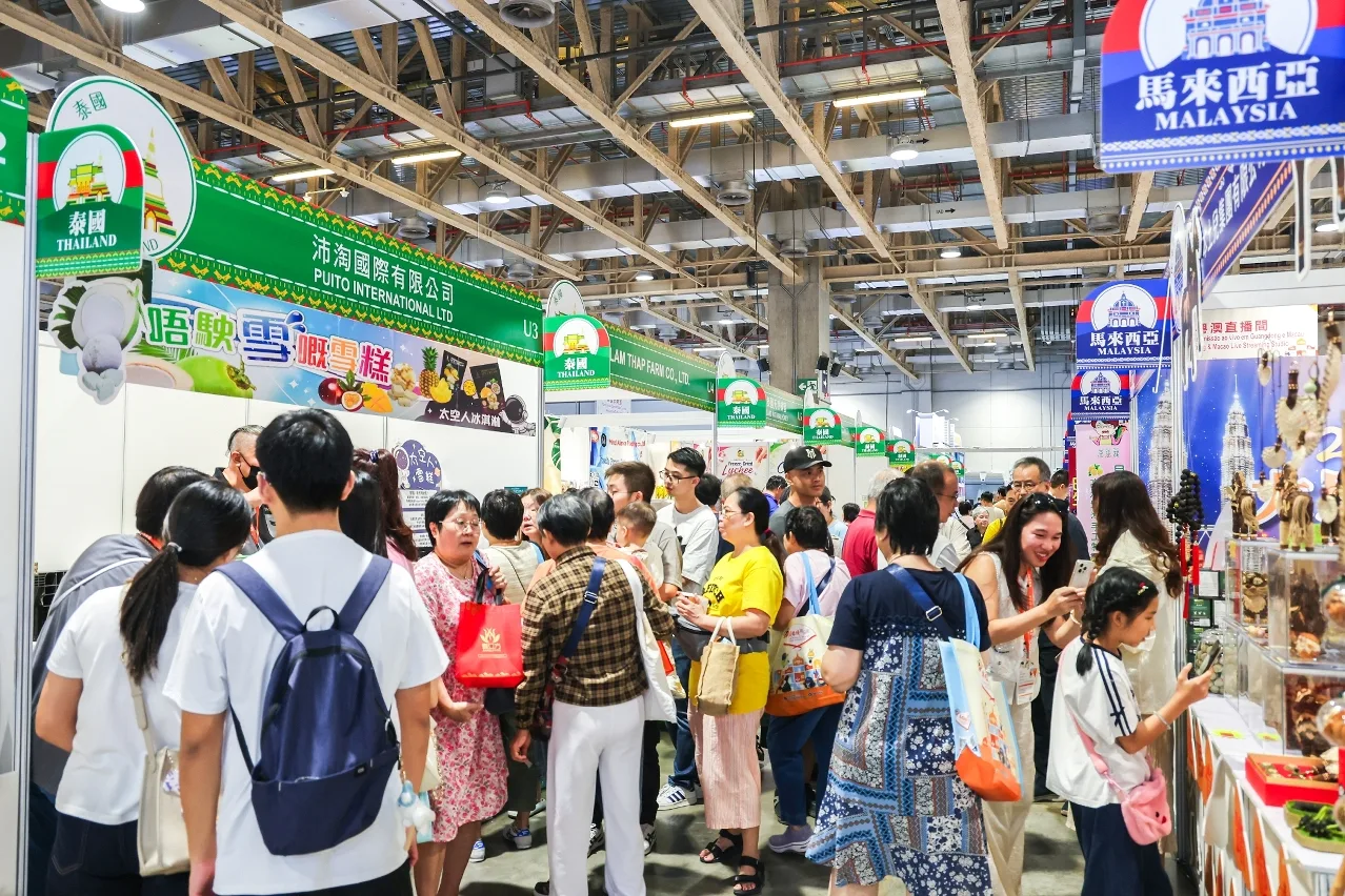 A total of 459 exhibitors gather in six exhibition zones, bringing together over 10,000 distinctive products from Guangdong, Macao, and Belt and Road countries and regions