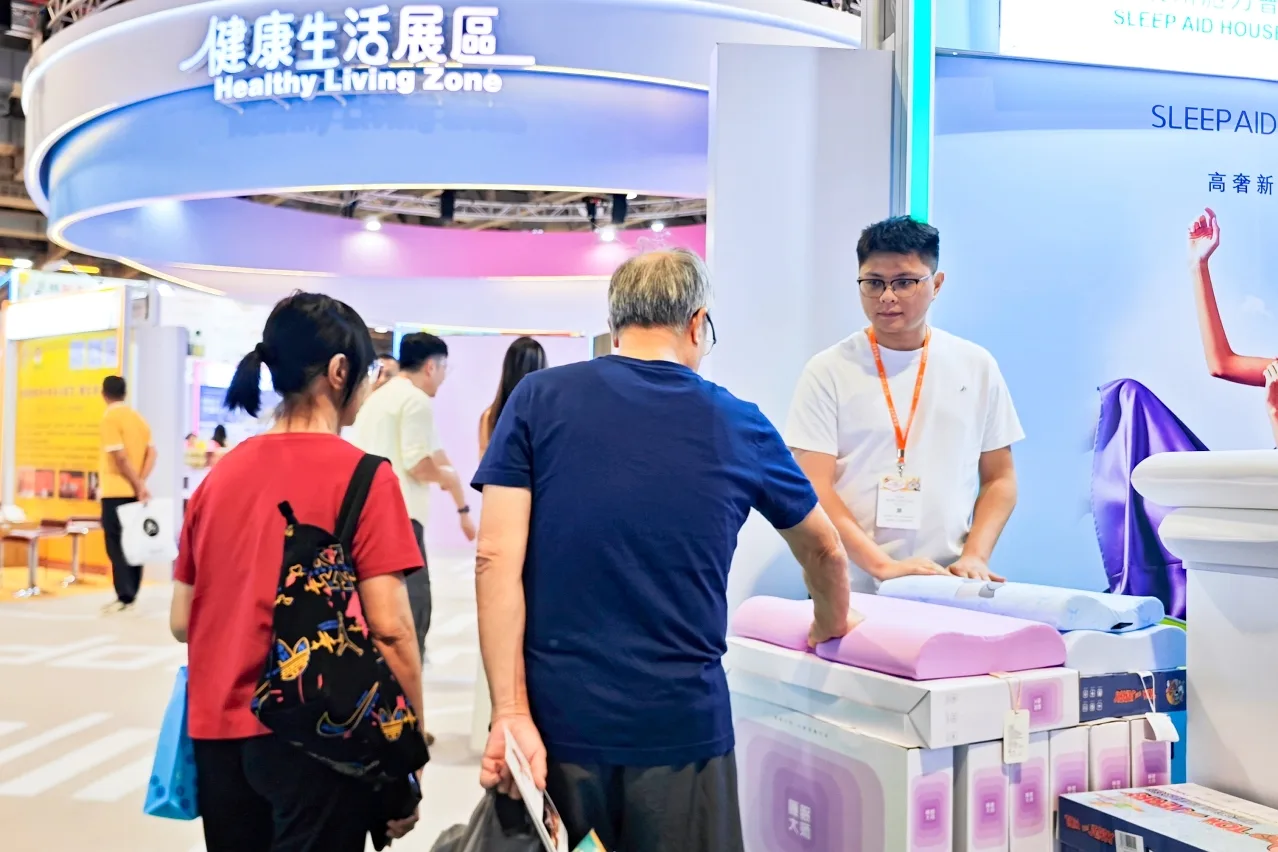 The Healthy Living Zone features products and services related to sub-health assessment, emotional wellness, body shaping treatments, and more