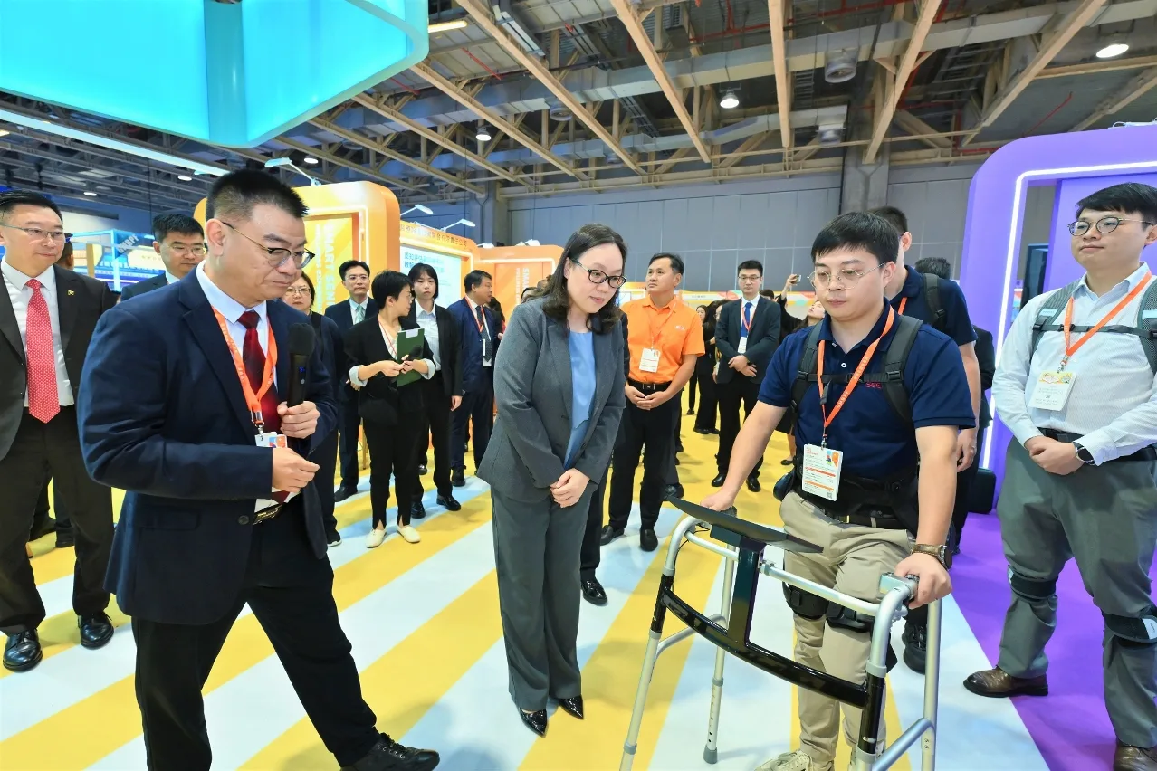 The Secretary for Economy and Finance, Ms Ng Wai Han, attends the opening ceremony of the 2026 Guangdong & Macao Branded Products Fair