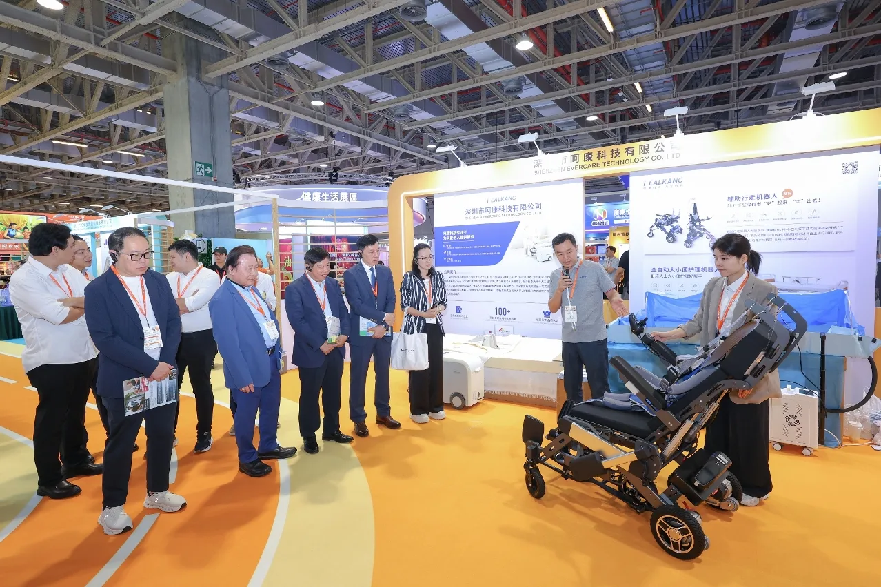 Guided tours of the key booths provide buyers with a one-stop platform for accessing premium products from Guangdong, Macao, and Belt and Road countries and regions